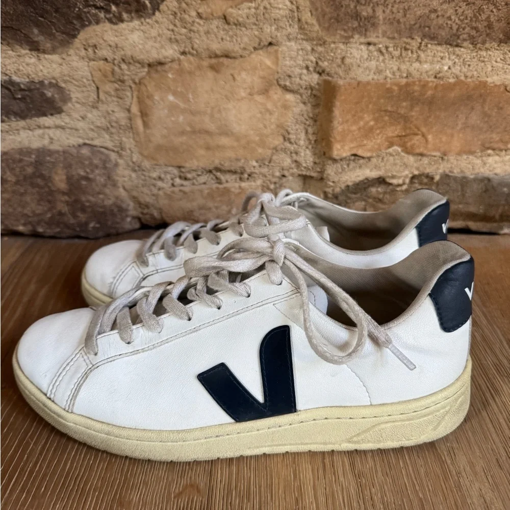 Veja White Sneakers women’s siz9 price firm!!